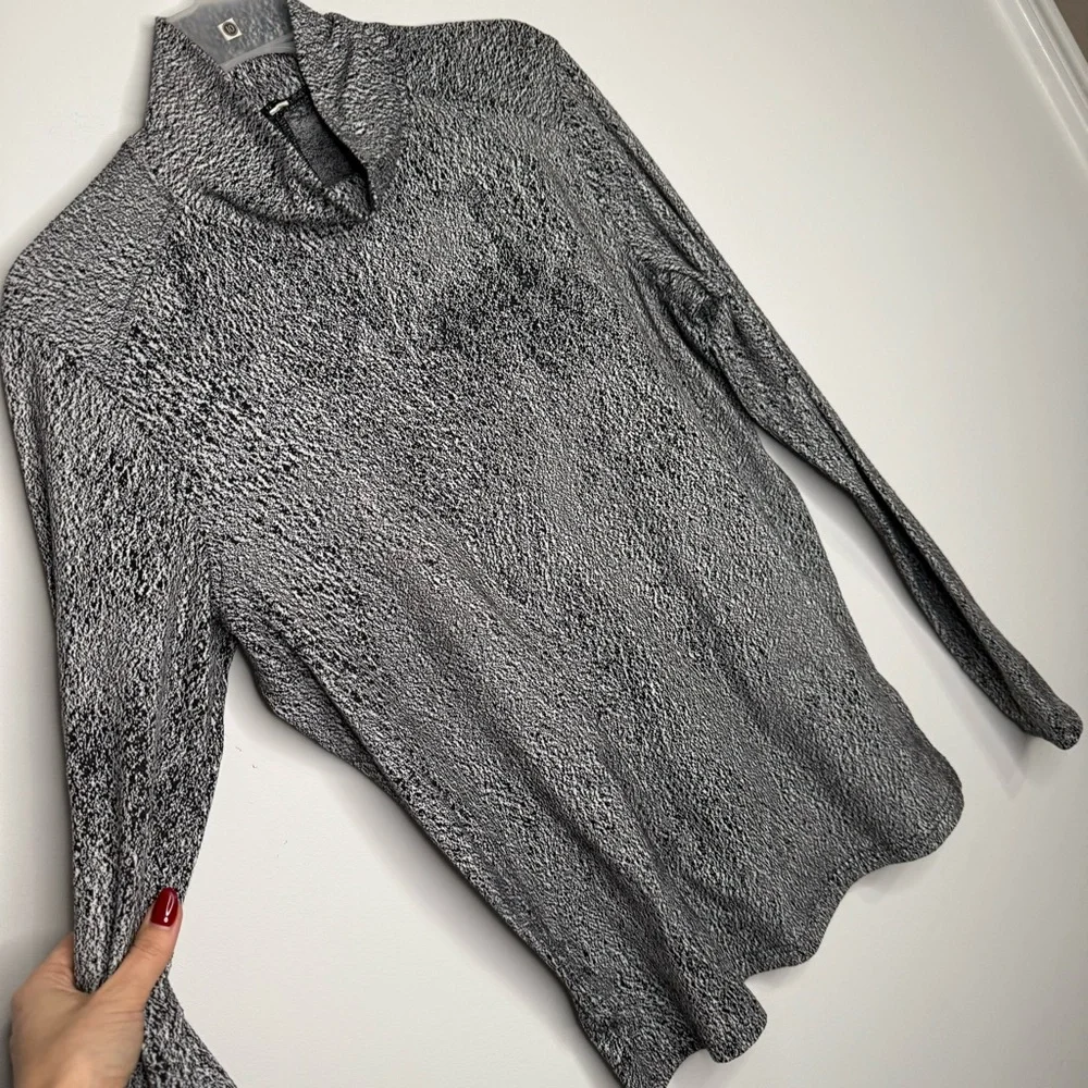 J6 Lululemon Ready To‎ Rulu Turtleneck Pullover Shirt Spray Jacquard White